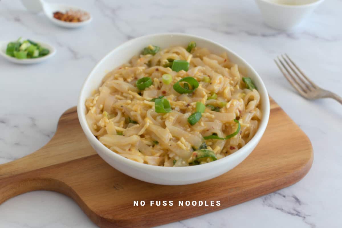 Close up image of noodles in a bowl.