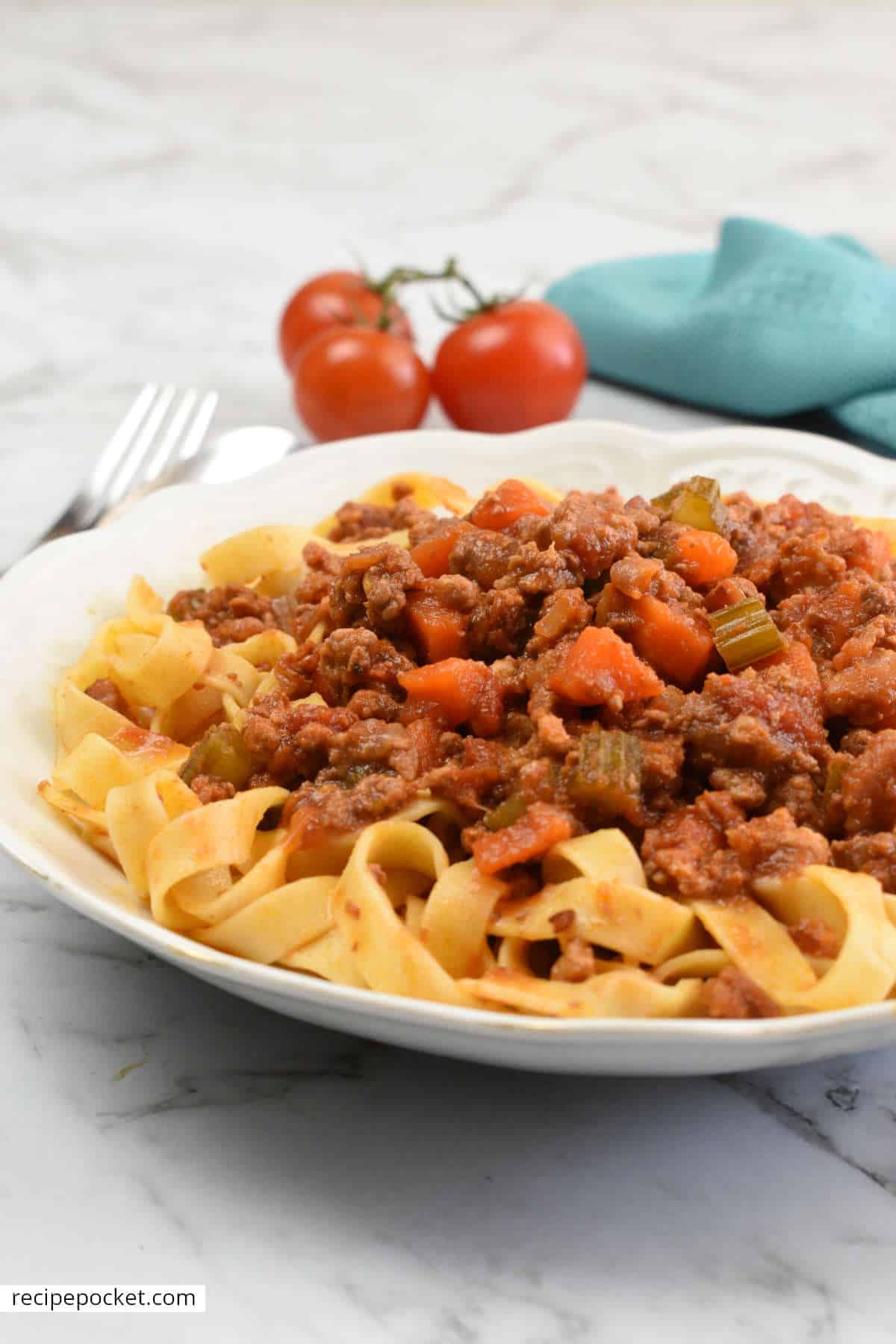 Ragu with fettucine in a bowl.