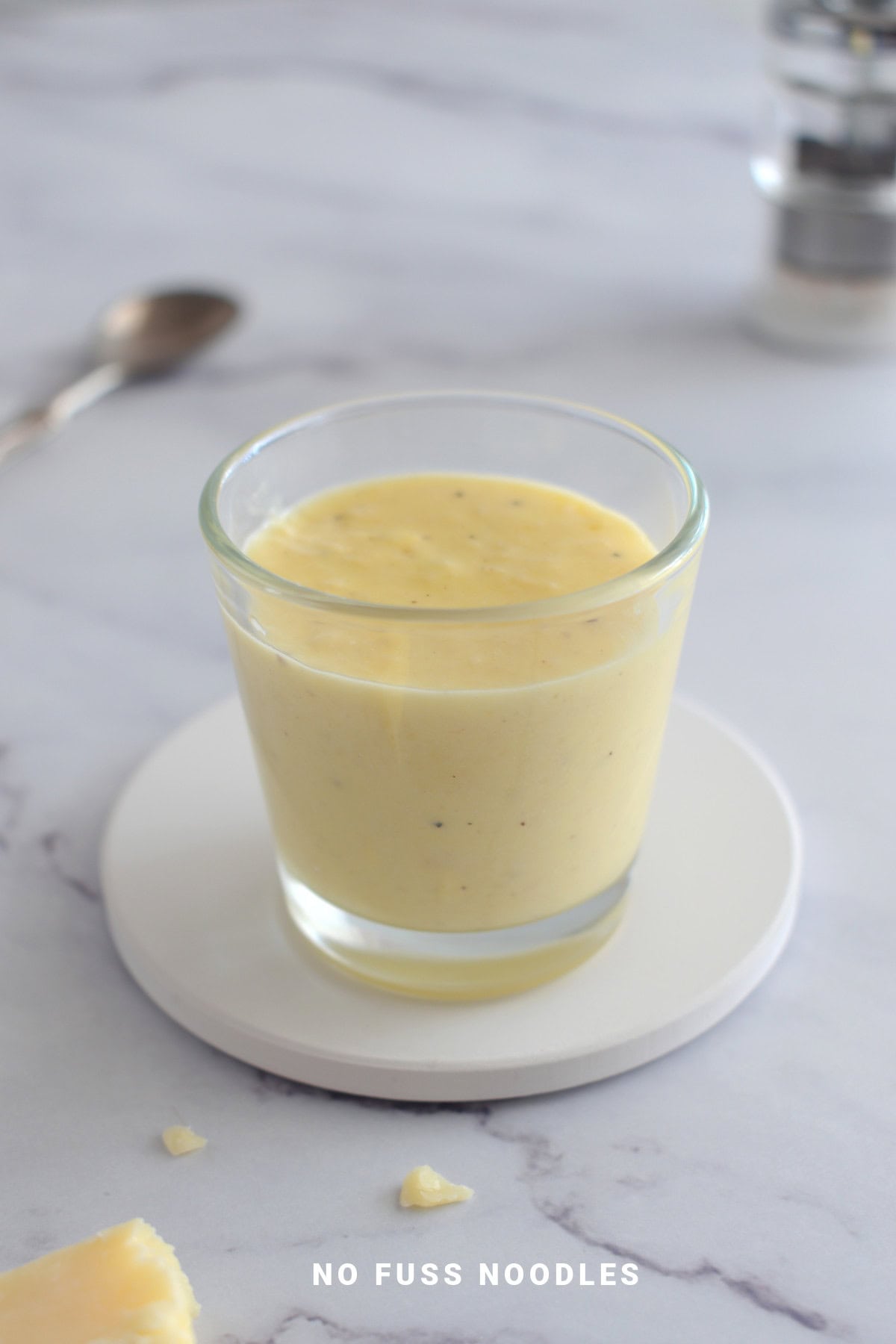 Close up image of alfredo sauce.